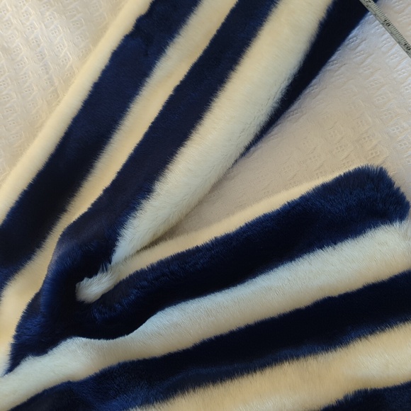 Faux fur Short Jacket - Picture 7 of 10